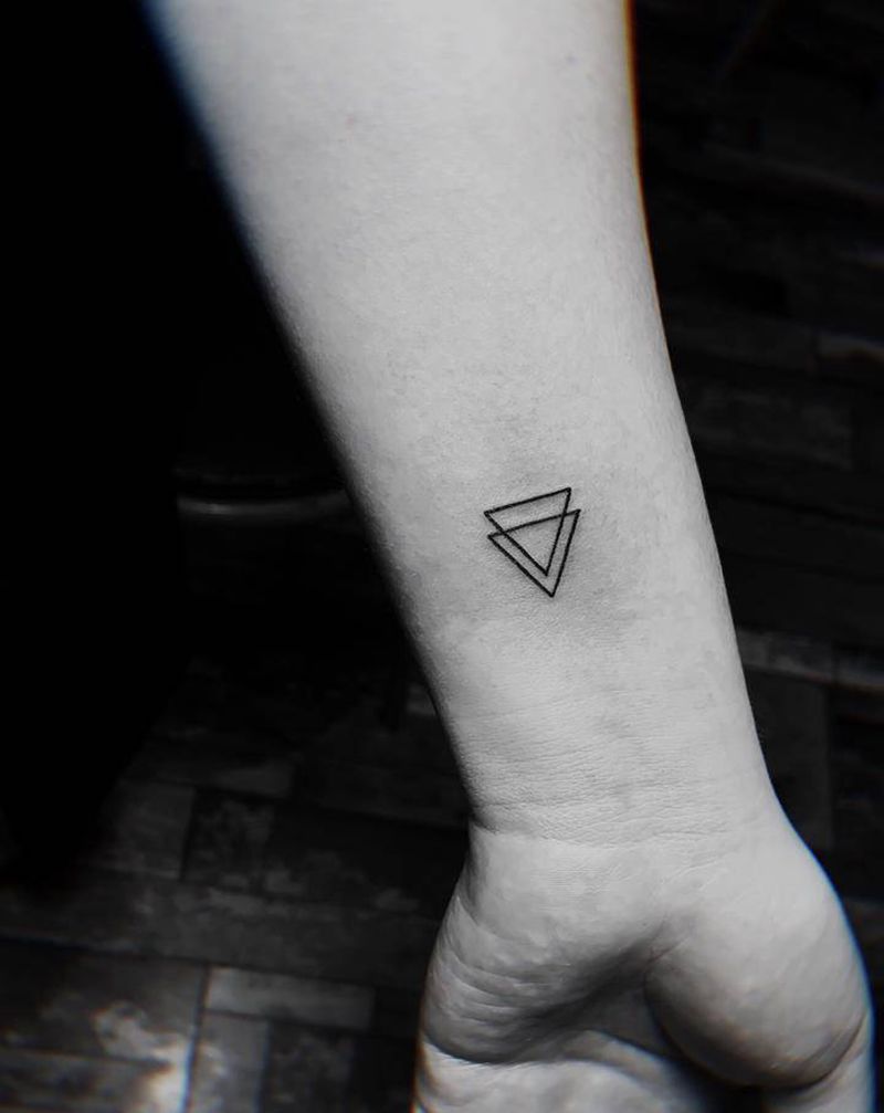 三角形纹身纹身图片_手臂脚部几何三角形纹身图案