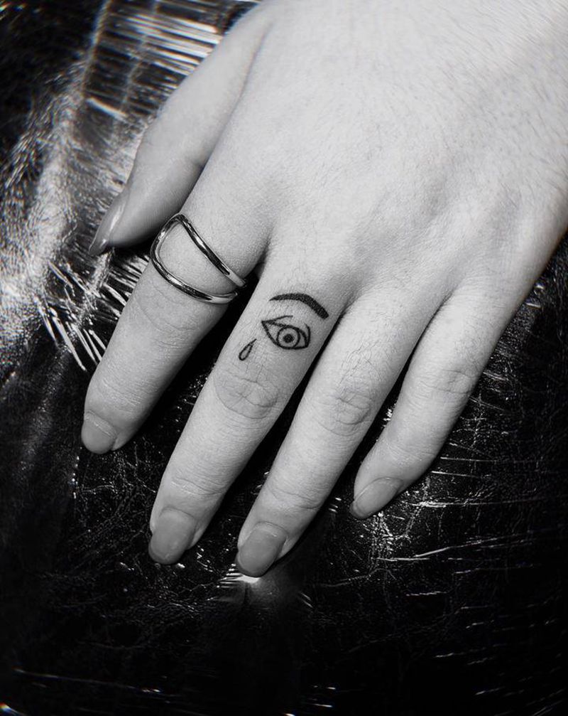 手指纹身 眼睛纹身图片_手部几何眼睛纹身图案