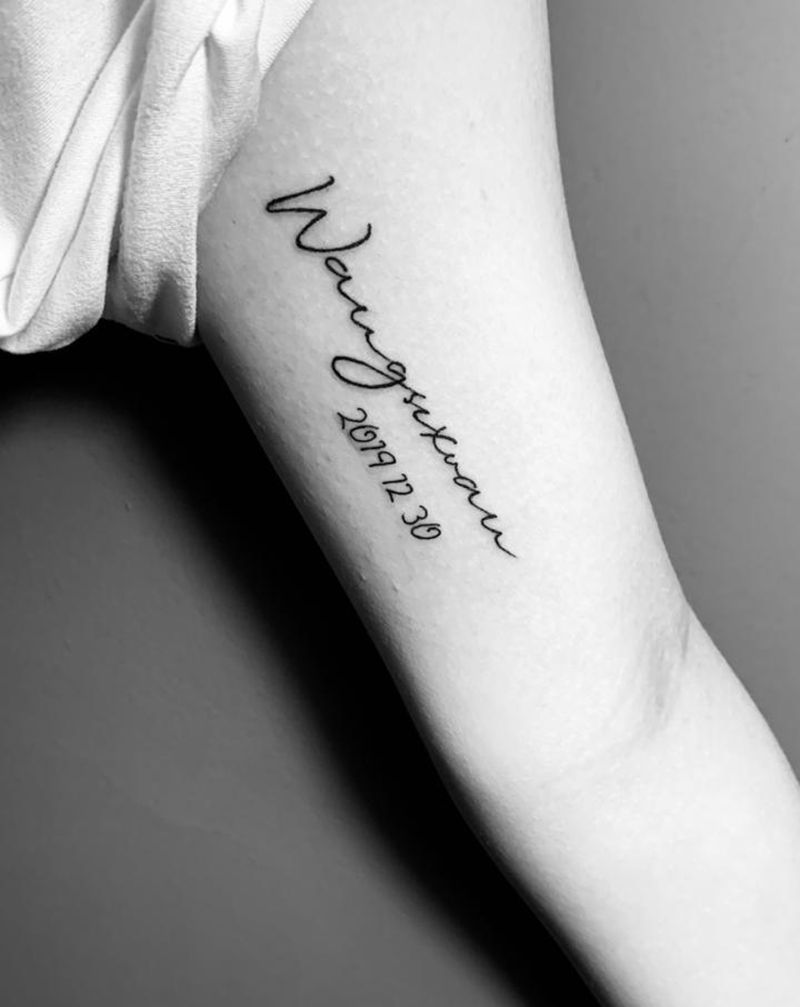 花体字 字母纹身图片_手臂几何字母花体字纹身图案