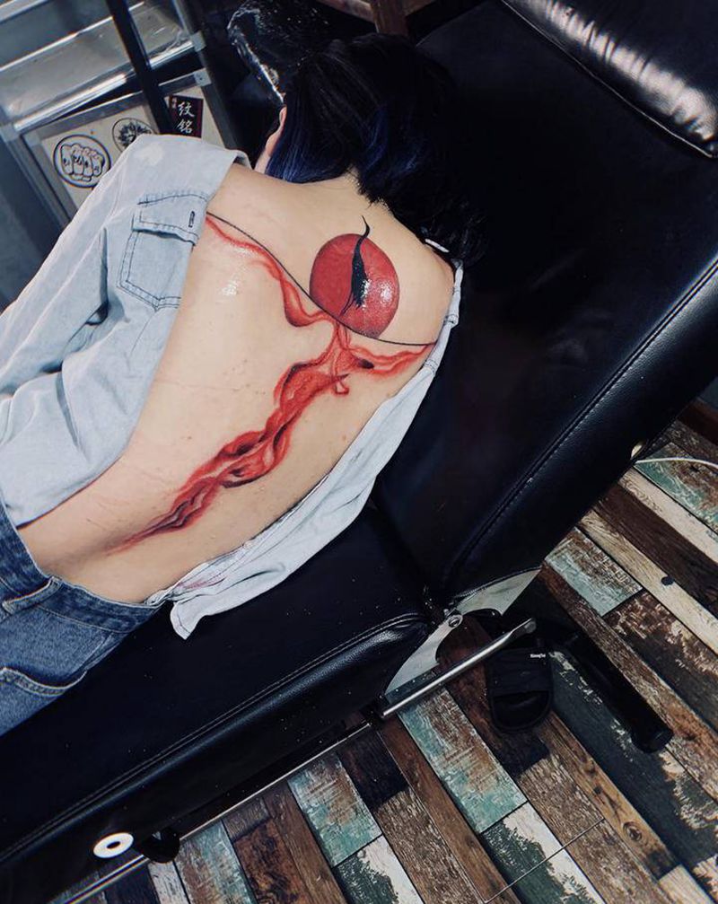 后背鹤纹身纹身图片_背部水墨鹤纹身图案