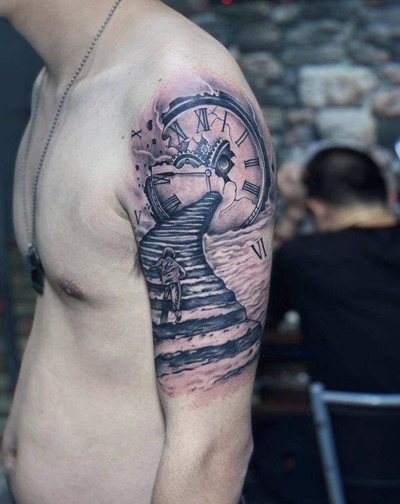 怀表 小孩 写实纹身图片_手臂欧美写实怀表小孩楼梯纹身图案