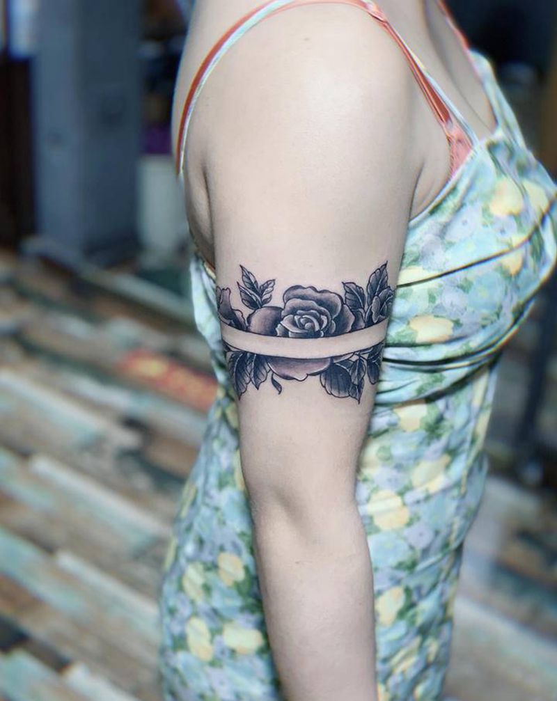 素花 臂环纹身图片_手臂几何点刺素花臂环纹身图案