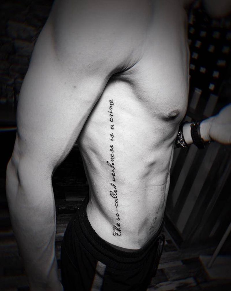 字母纹身纹身图片_腰部几何字母纹身图案