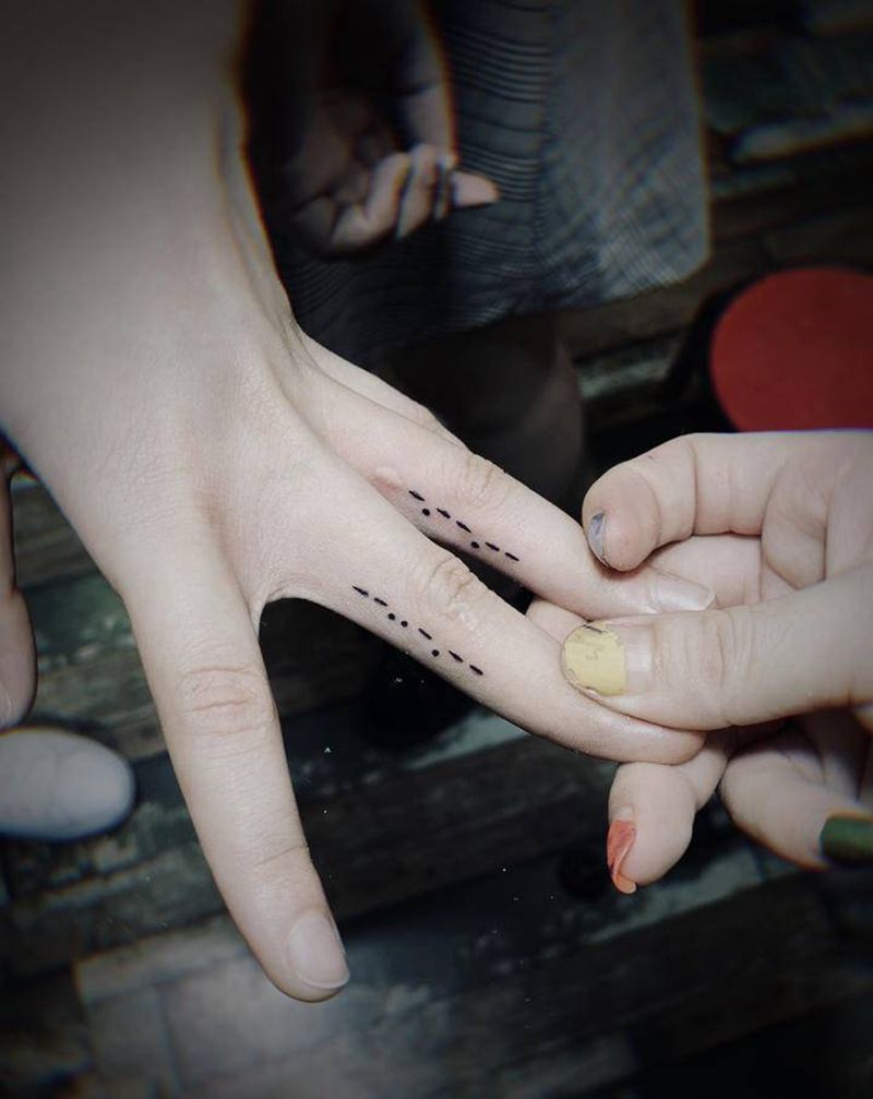 手指纹身纹身图片_手部几何手指纹身图案