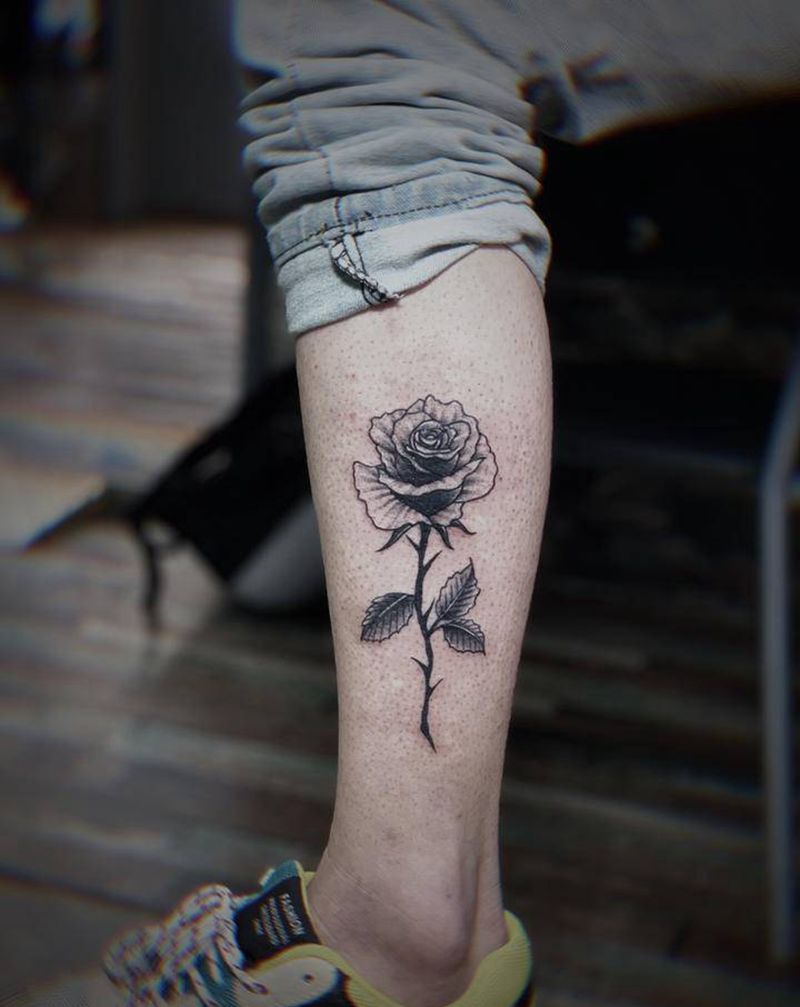 小腿玫瑰花纹身纹身图片_腿部Old SchoolNew School玫瑰花纹身图案