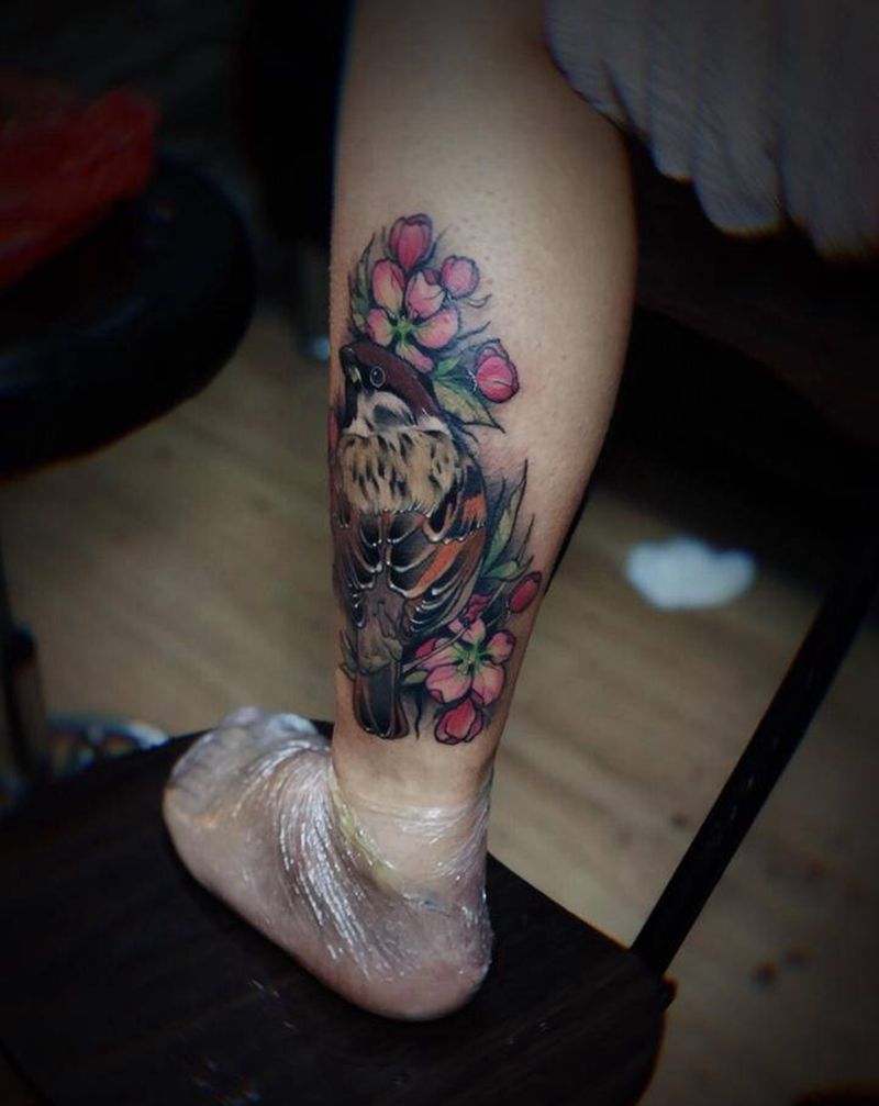 小鸟 樱花 小腿纹身图片_腿部手臂老传统新传统小鸟樱花小腿纹身图案