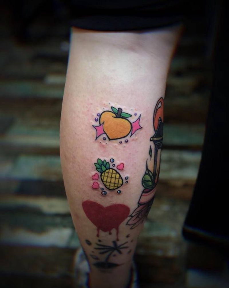 桃子菠萝爱心栗子拼接纹身图片_手部脚部Old SchoolNew School桃子栗子菠萝纹身图案