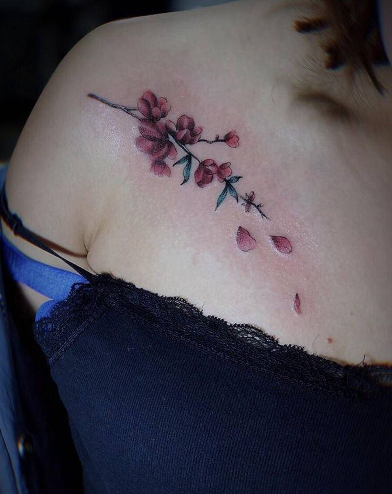 樱花 桃花彩色纹身图片_胸部水墨水彩樱花桃花纹身图案