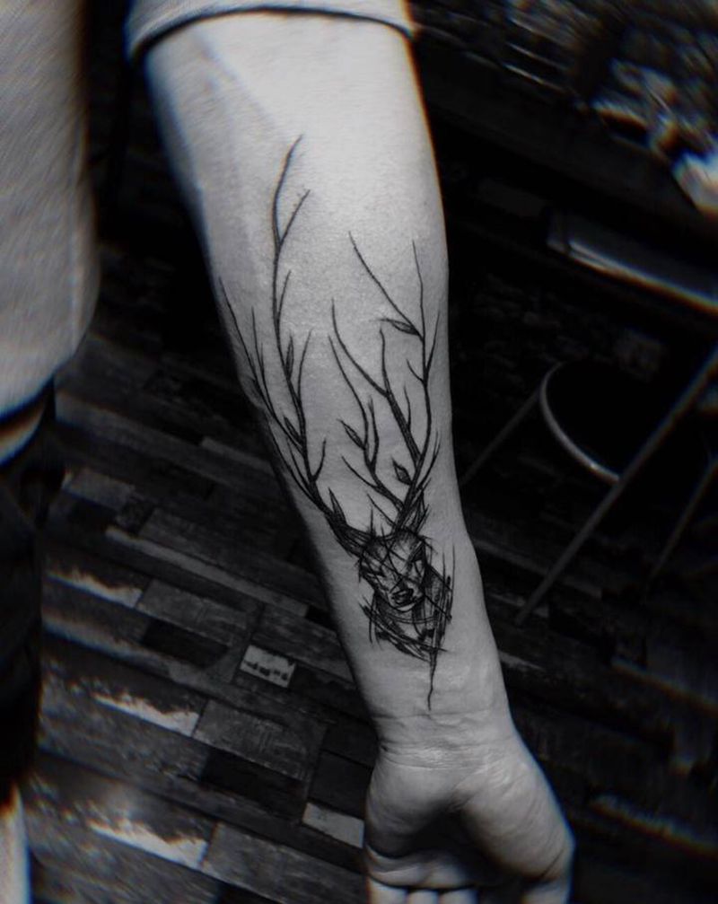 小臂鹿纹身纹身图片_手臂腿部点刺几何鹿纹身图案