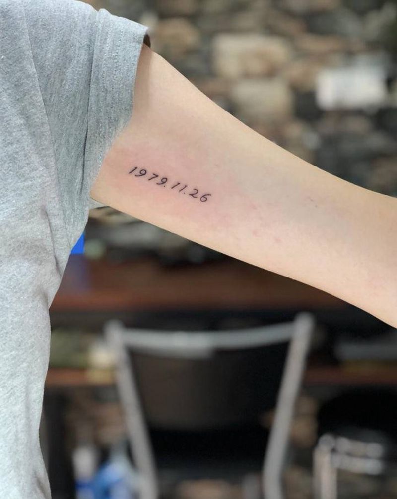 英文字母纹身图片_手臂几何字母纹身图案