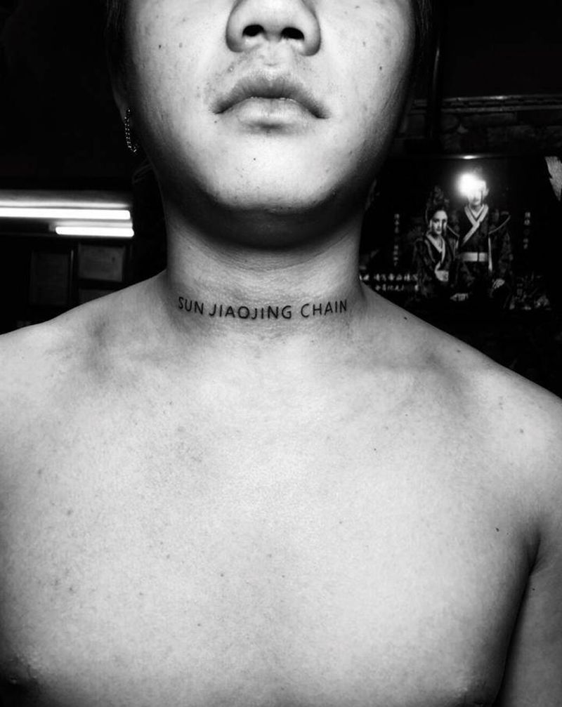 英文字母纹身图片_颈部纹身图案