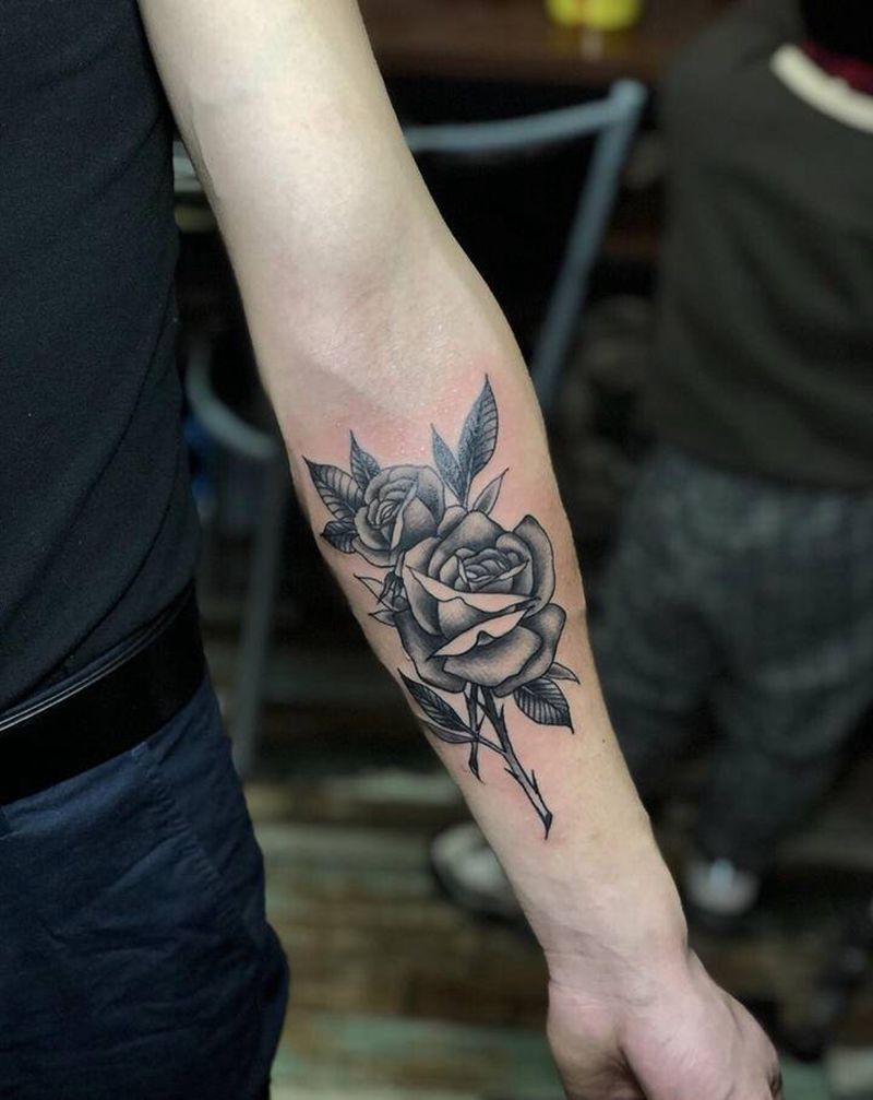 玫瑰花纹身纹身图片_手臂欧美写实玫瑰花纹身图案