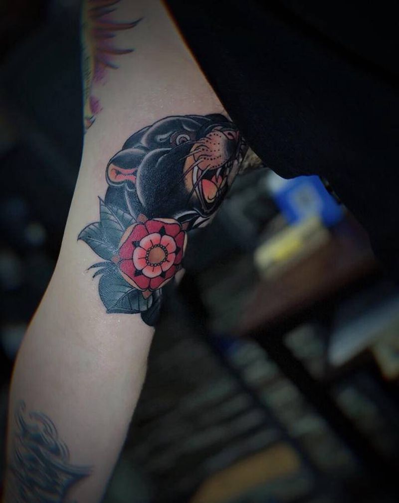 豹子玫瑰花纹身图片_手臂Old SchoolNew School玫瑰花豹子纹身图案