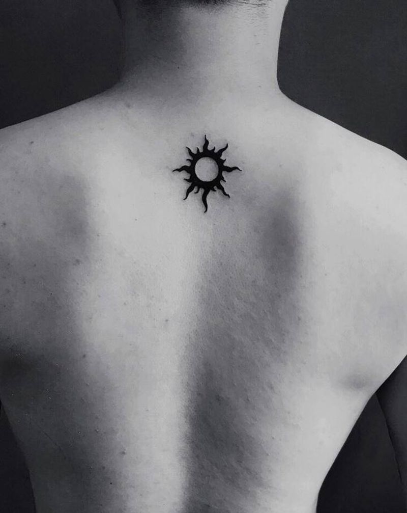 太阳纹身图片_背部图腾太阳纹身图案