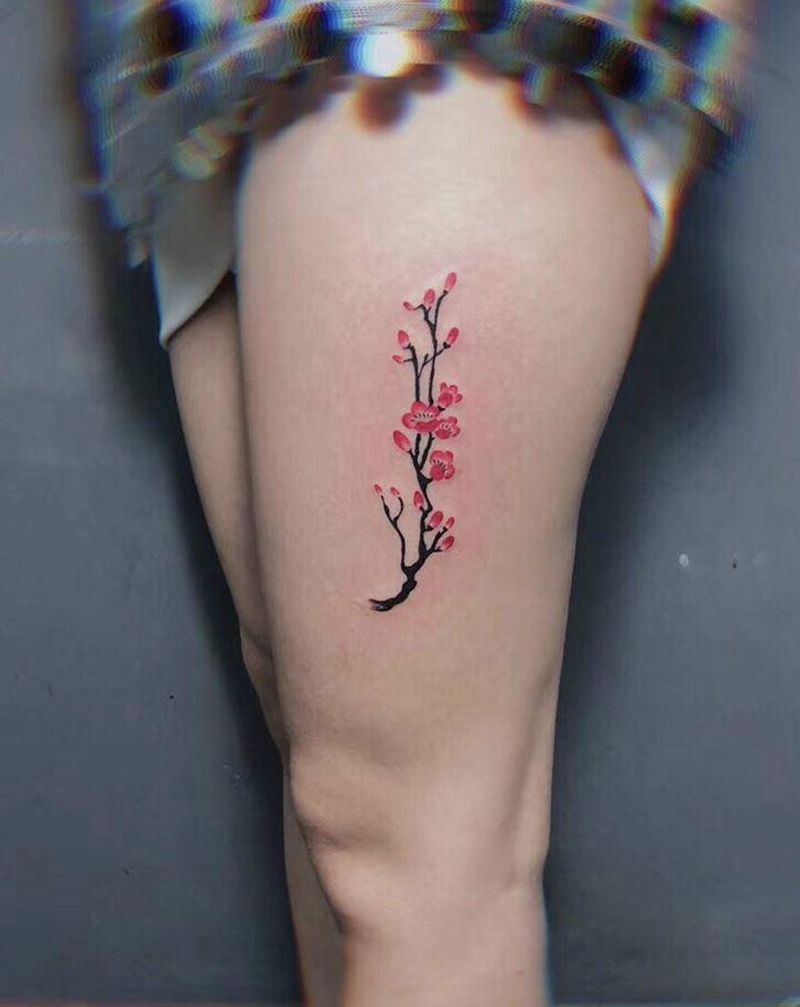 桃花纹身图片_腿部水墨水彩桃花纹身图案