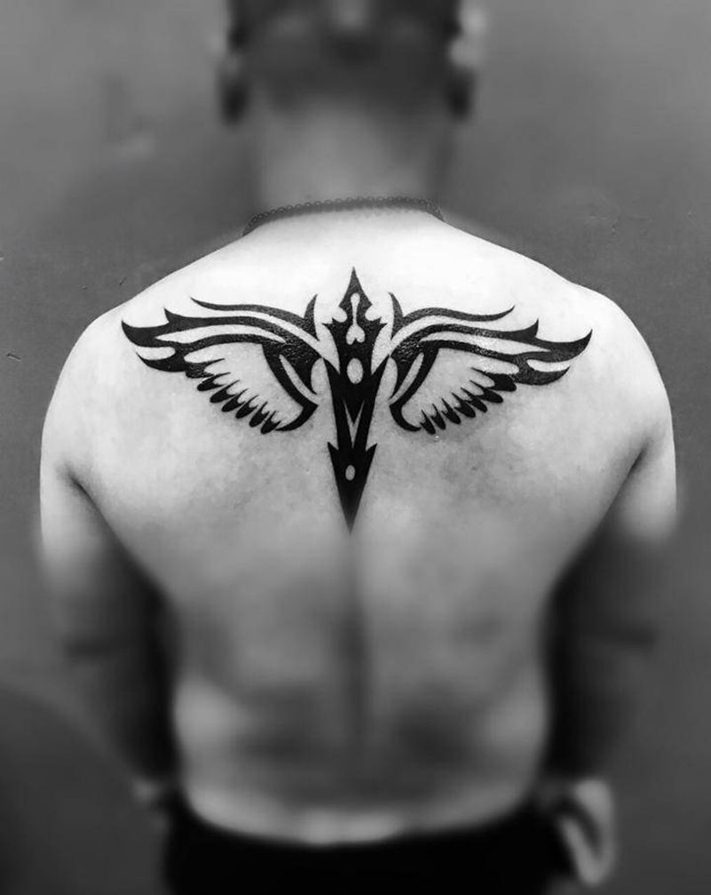 后背图腾翅膀纹身图片_背部图腾图腾翅膀纹身图案