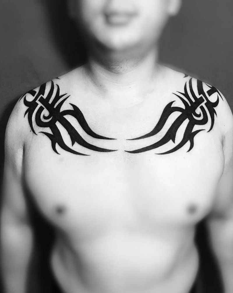 图腾花胸半甲纹身图片_胸部图腾翅膀图腾纹身图案