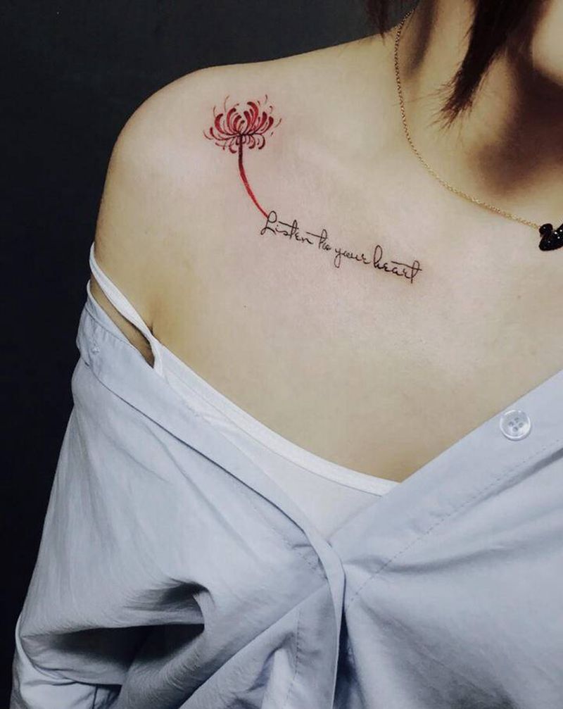 彼岸花字母纹身图片_胸部水墨水彩彼岸花字母纹身图案