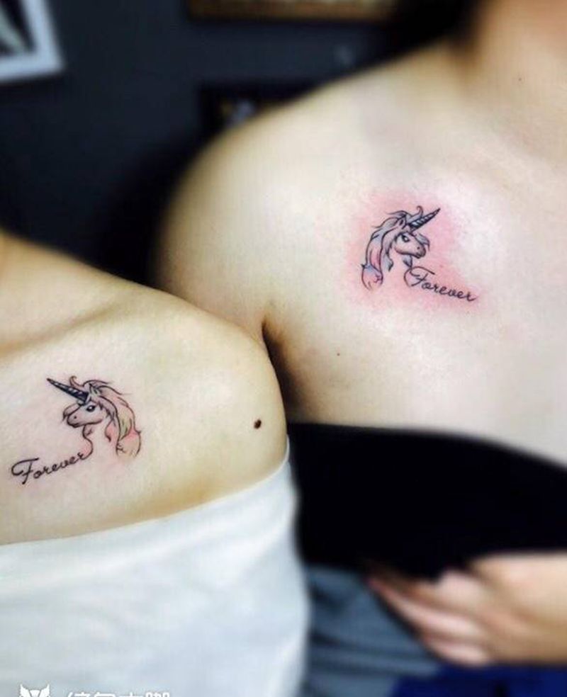 独角兽纹身图片_胸部肩部水墨几何独角兽纹身图案