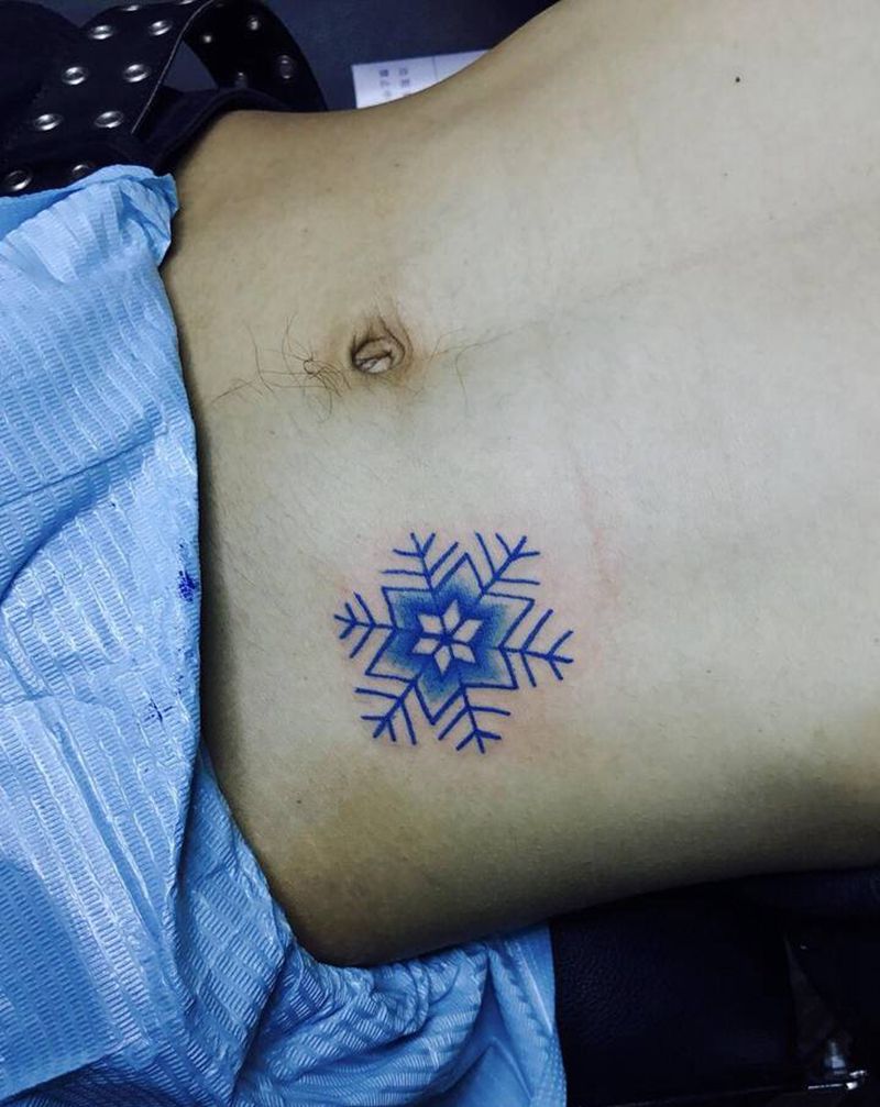 雪花纹身图片_腹部New SchoolOld School雪花纹身图案