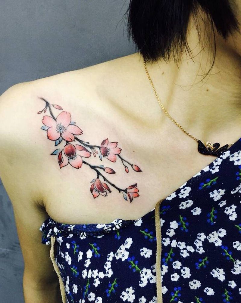 桃花纹身图片_胸部新传统桃花纹身图案
