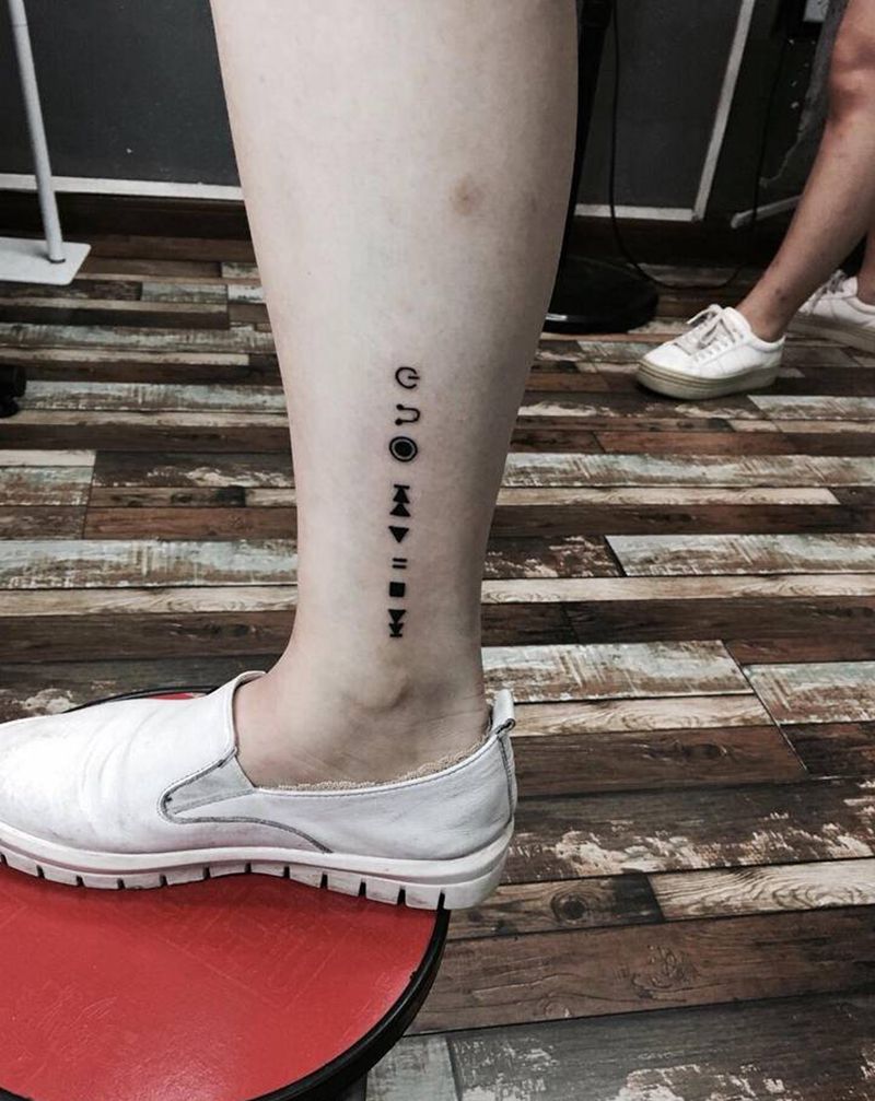 音乐符号纹身图片_腿部几何音乐符号纹身图案