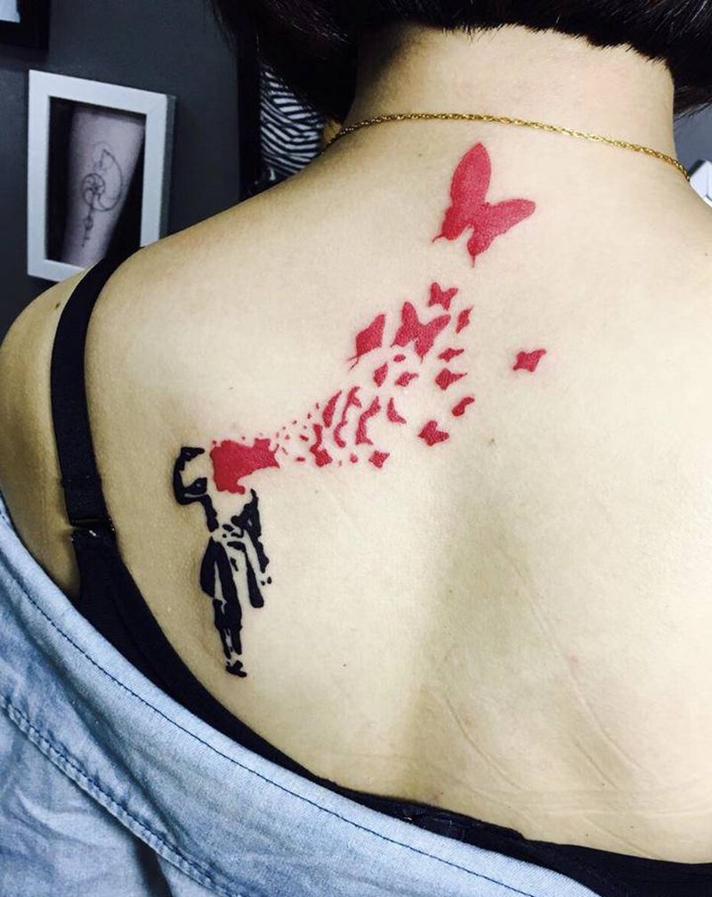 开枪纹身图片_背部水彩水墨纹身图案