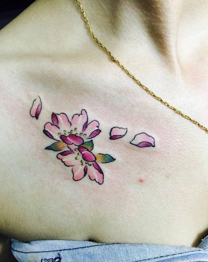 樱花纹身图片_胸部新传统樱花纹身图案