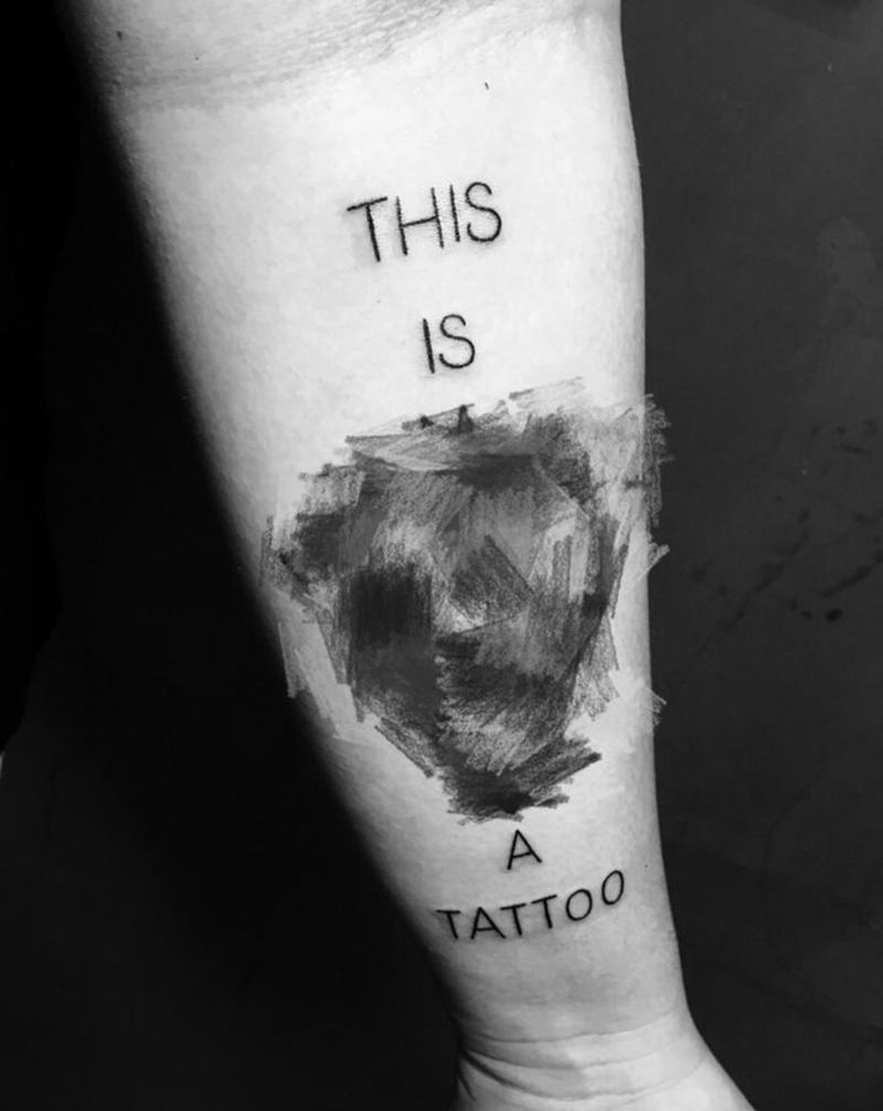 字母纹身图片_手臂几何字母纹身图案