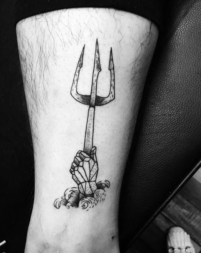 鱼叉纹身图片_手臂Old SchoolNew School鱼叉纹身图案