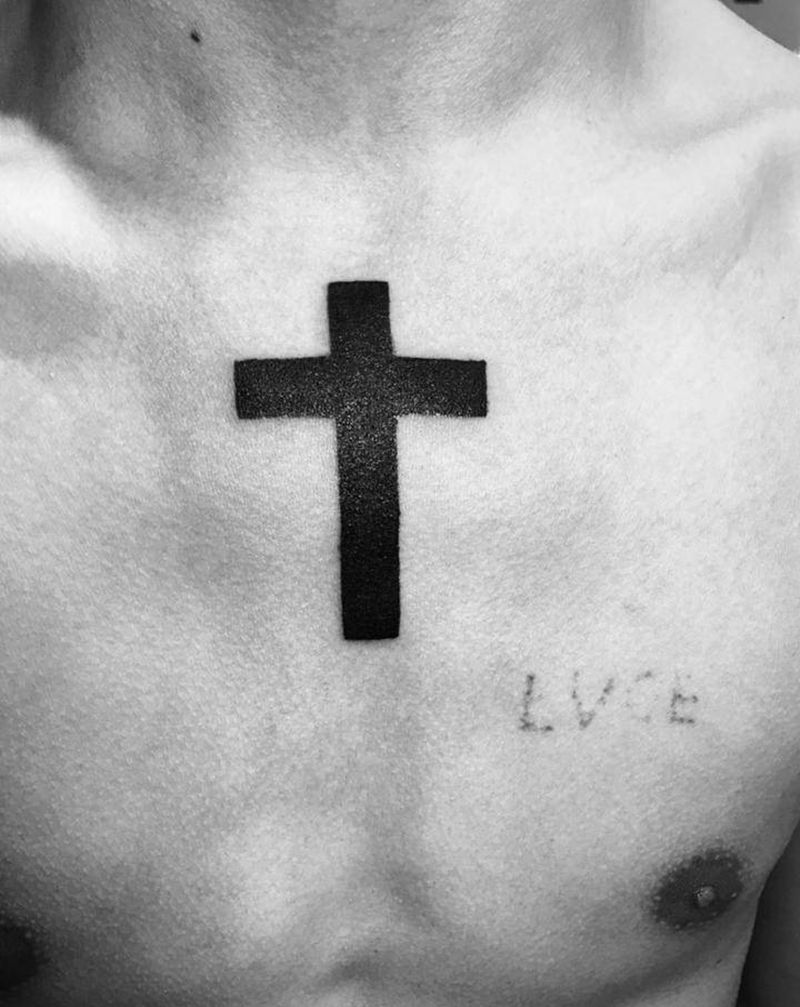 十字架纹身图片_颈部Old SchoolNew School十字架纹身图案