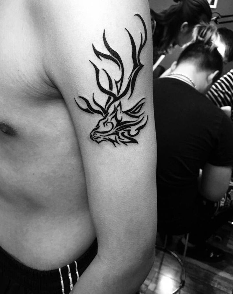 图腾鹿纹身图片_手臂图腾图腾鹿纹身图案