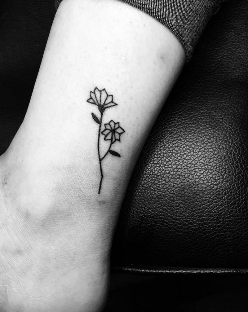 花线条纹身图片_腿部几何花线条纹身图案