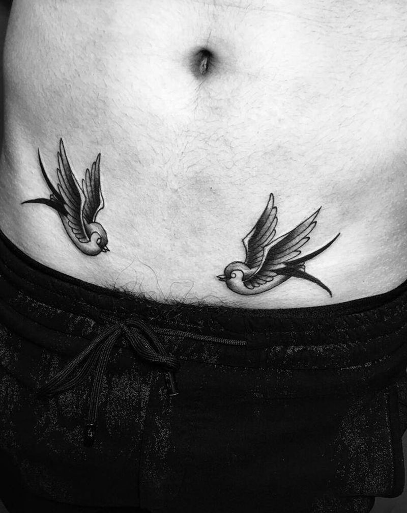燕子纹身纹身图片_腹部New SchoolOld School燕子纹身图案