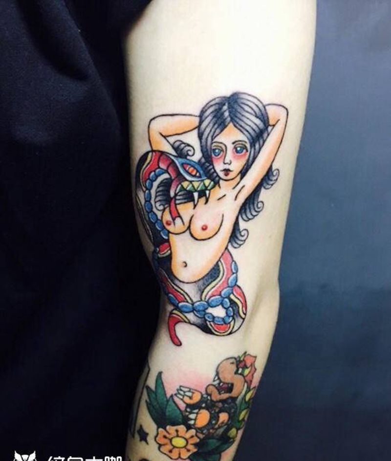 拼接花臂 女郎纹身图片_手臂Old SchoolNew School拼接花臂女郎纹身图案