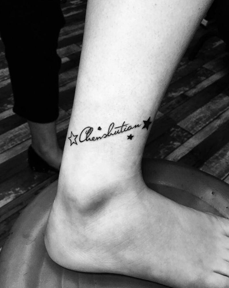 字母纹身图片_腿部花体字字母纹身图案