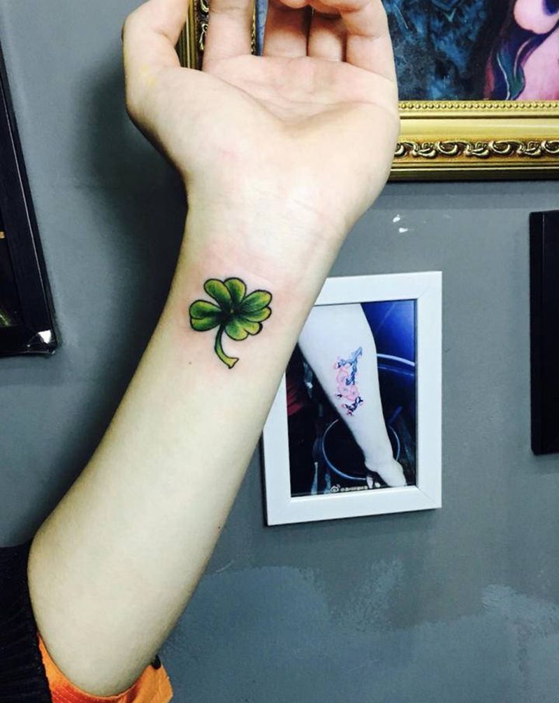 四叶草纹身纹身图片_手臂Old SchoolNew School四叶草纹身图案