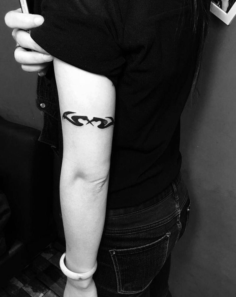 图腾臂环纹身图片_手臂图腾图腾臂环纹身图案