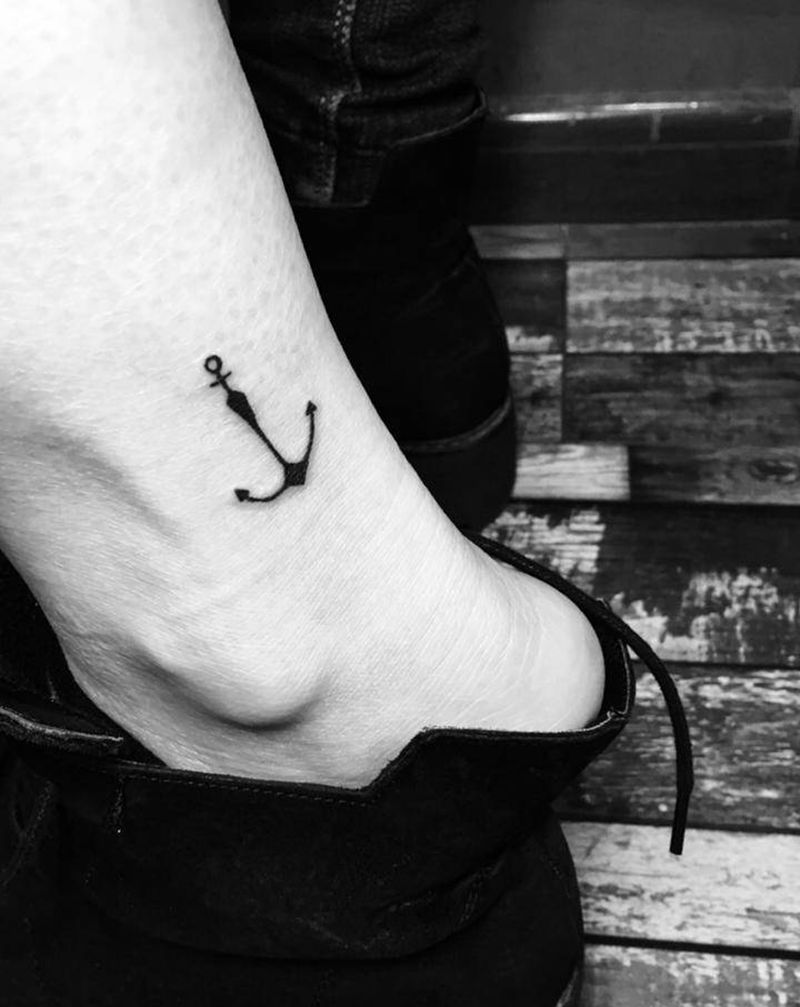 船锚纹身图片_腿部Old SchoolNew School船锚纹身图案