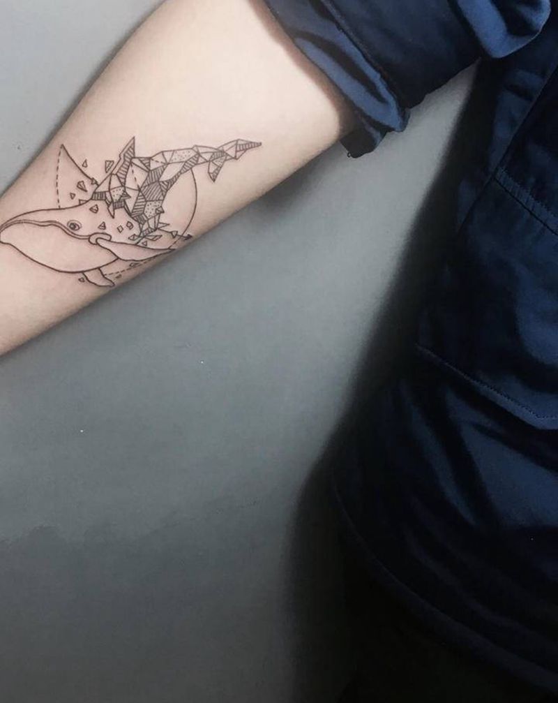 鲸鱼线条纹身图片_手臂几何鲸鱼纹身图案