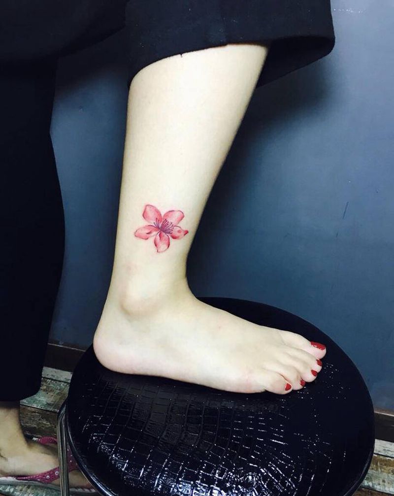 樱花纹身图片_腿部水彩水墨樱花纹身图案