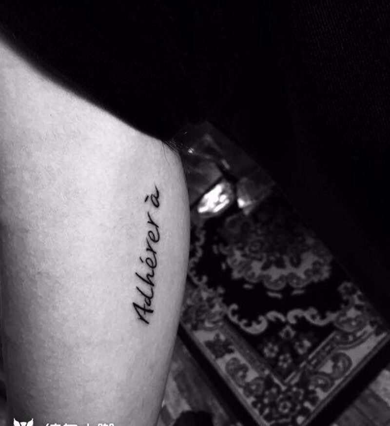 字母纹身图片_手臂花体字字母纹身图案