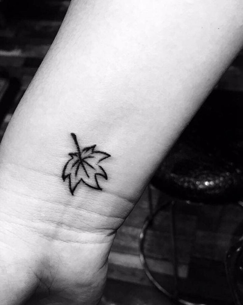 枫叶纹身图片_手臂Old SchoolNew School枫叶纹身图案