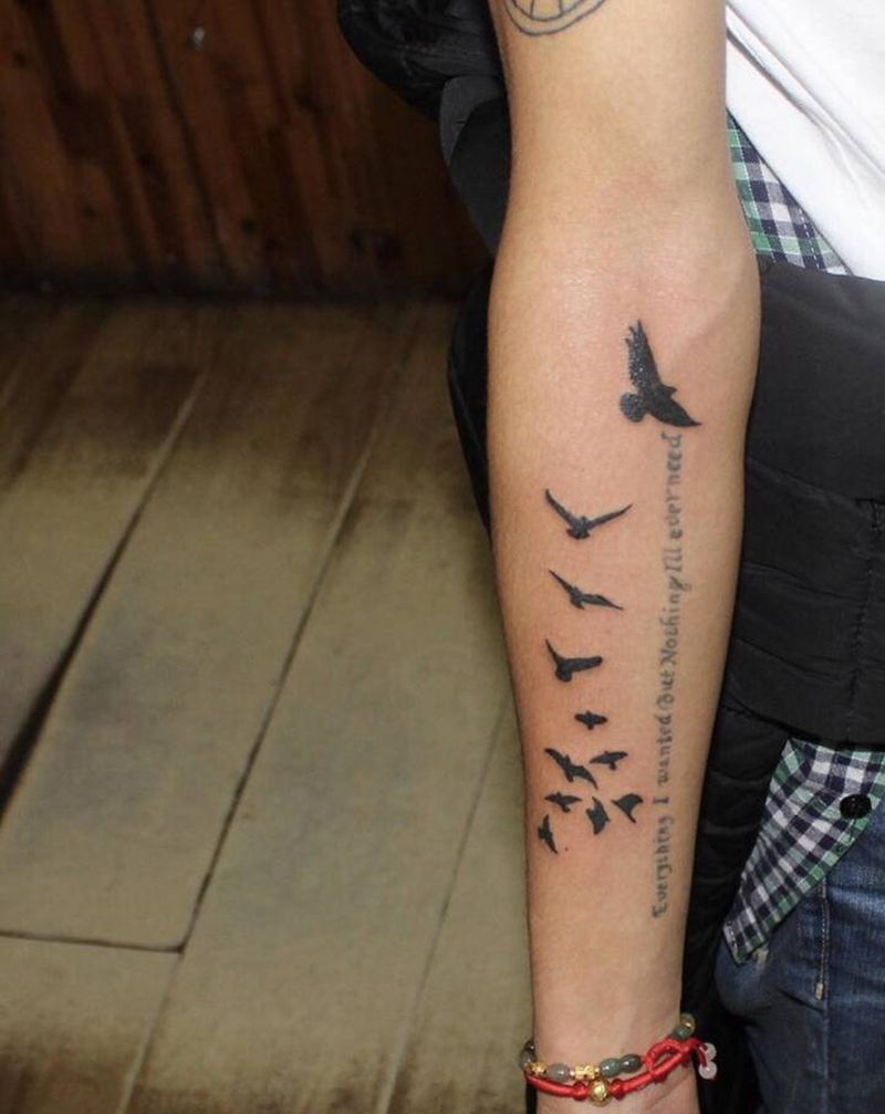 小鸟纹身图片_背部图腾小鸟纹身图案