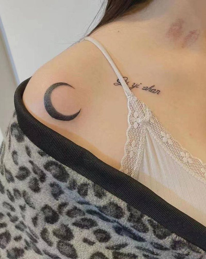 月亮字母纹身图片_手臂水墨纹身图案