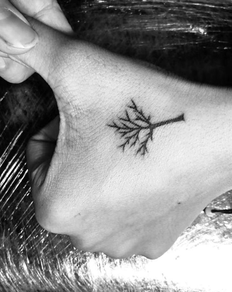 小树纹身纹身图片_手部几何点刺小树纹身图案