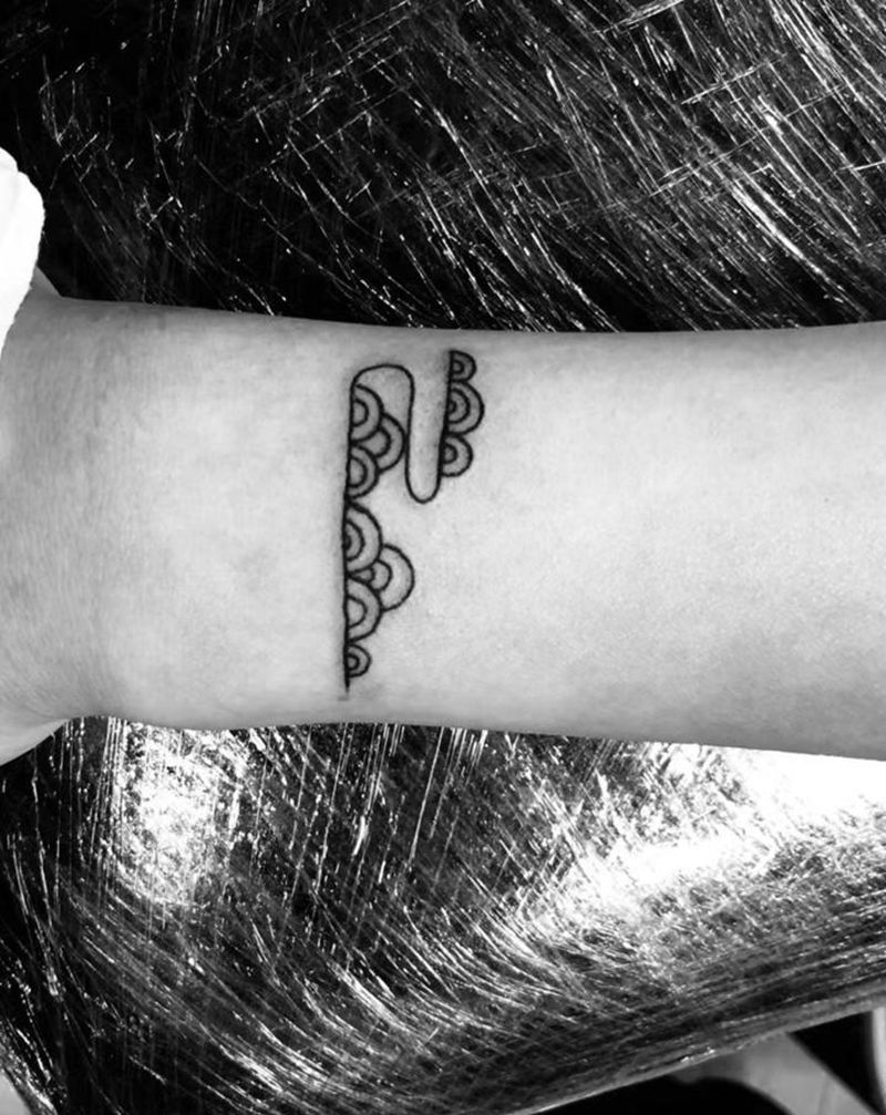 线条图案纹身图片_手臂几何点刺线条图案纹身图案