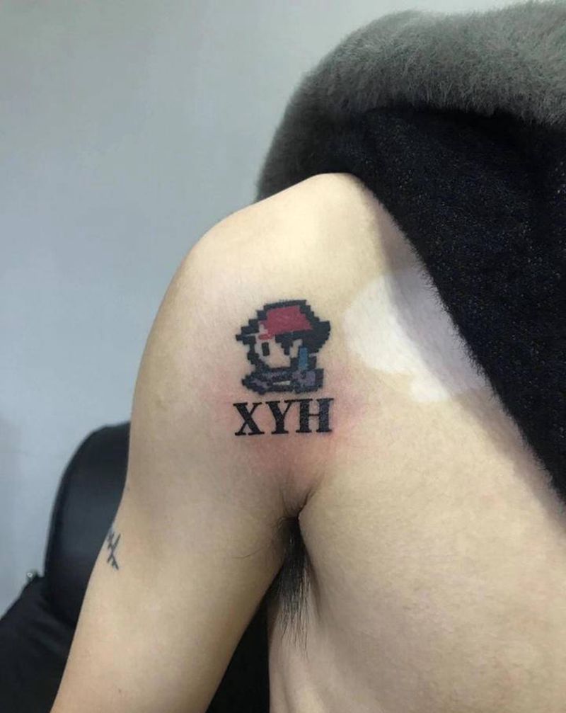 超级玛丽纹身图片_肩部几何点刺超级玛丽纹身图案