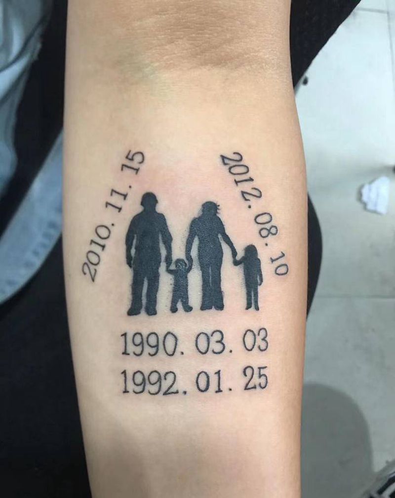 一家四口字母纹身图片_手臂花体字一家四口纹身图案