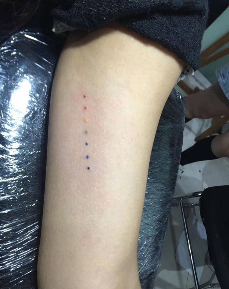 七彩点纹身图片_手臂New SchoolOld School七彩点纹身图案